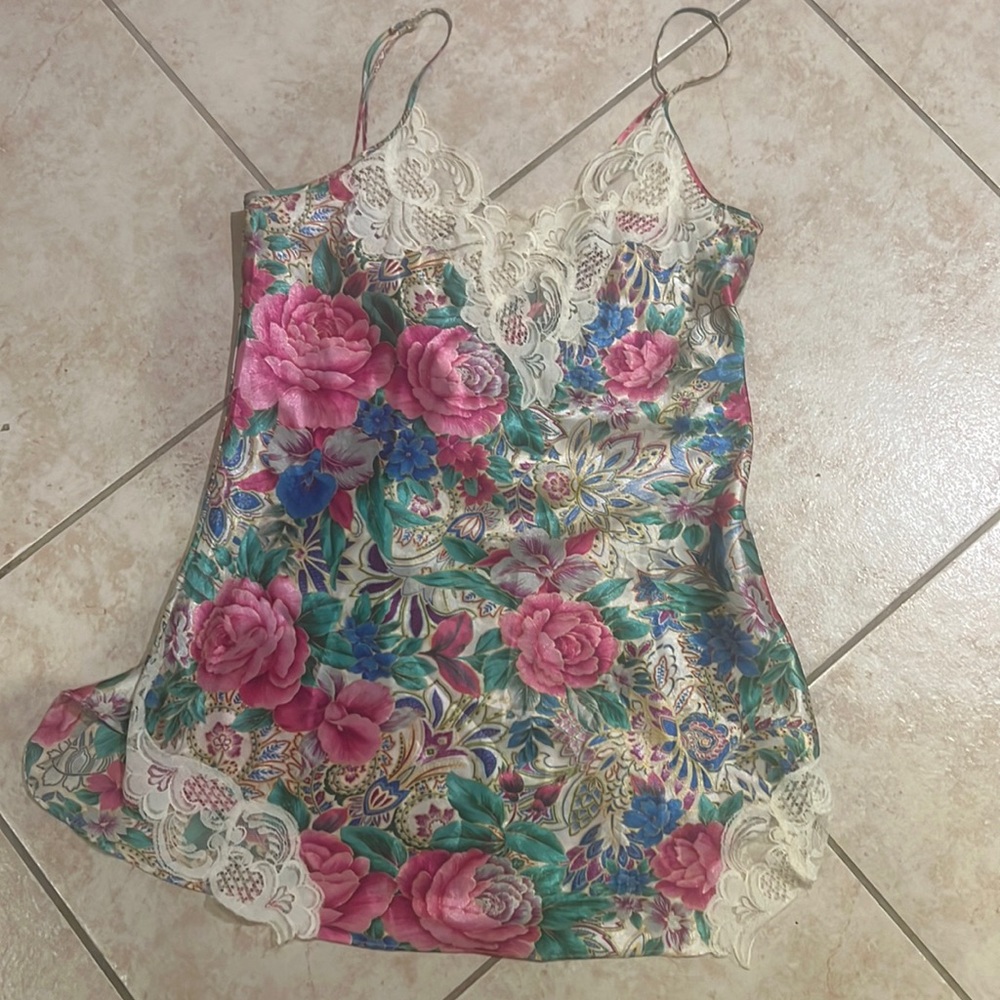 🚨Victoria’s Secret Gold Satin label dress🚨